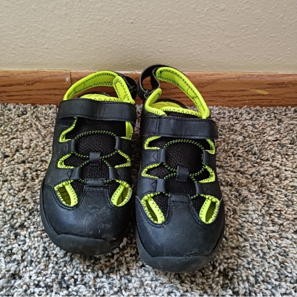 Black and Green Water Shoes with Breathable Mesh